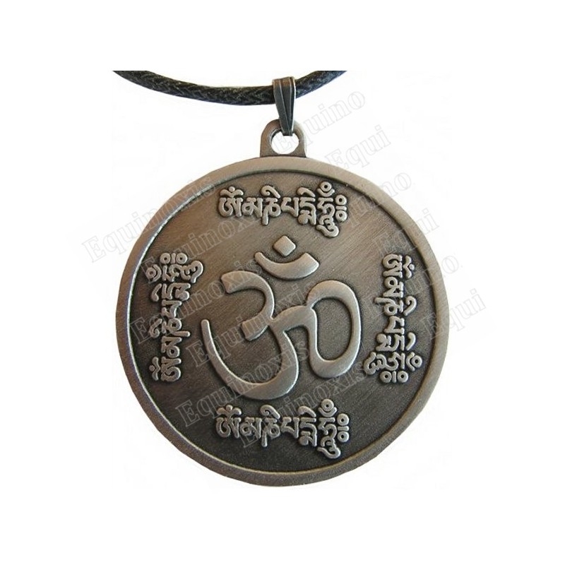 Ciondolo Feng-Shui – Om Mani Padme Hung – Metallo argentato