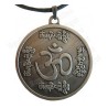 Ciondolo Feng-Shui – Om Mani Padme Hung – Metallo argentato