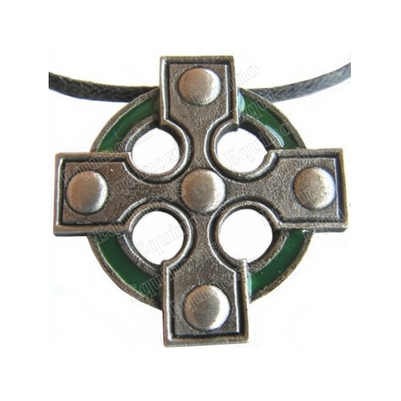 Ciondolo celtico – Croce celtica 2 – Peltro satinato smaltato verde